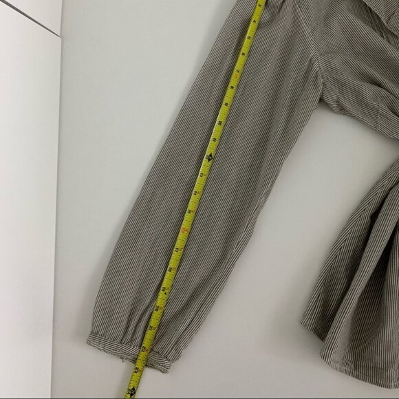 𝅺Chico’s Long Sleeve Ruffle Blouse Grey & White Stripe Size L - Picture 5 of 5